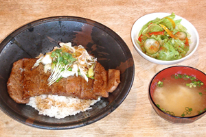 但馬牛ステーキ丼
